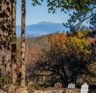Eaton Hotel | Snowvillage Inn