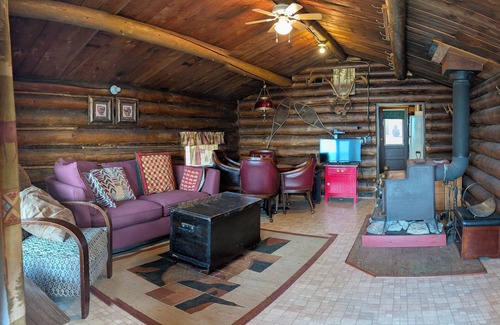 The Pas Cabin | Snowy Owl: A lakefront log cabin at Clearwater Lake for the whole family!