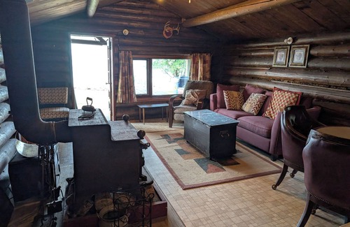 The Pas Cabin | Snowy Owl: A lakefront log cabin at Clearwater Lake for the whole family!