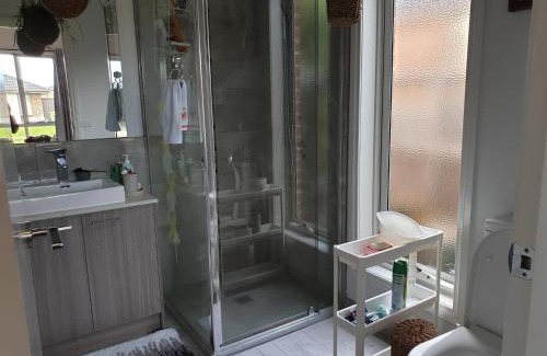 Officer Bed & Breakfast | Snug & cozy ensuite in a new house