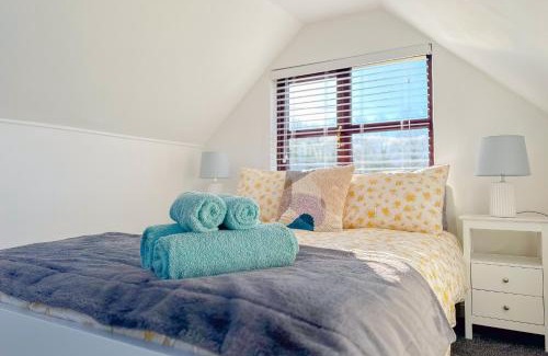 Kewstoke House | Snug, Dog Friendly, Country Cottage