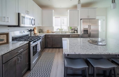 Hildale House | So Zion Painted Desert-4Bed, 3Bath, Hot Tub, Deck