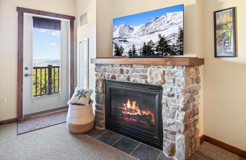 Snowshoe Apartment | Soaring Eagle 203 Next To Slopes Underground Parking Hot Tubs Locker