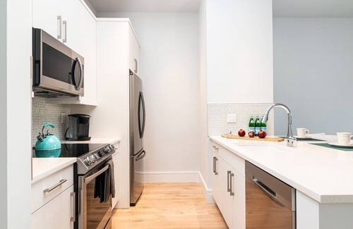 Old Naples Condo | SOCE FLATS 207 - Brand New Olde Naples Condo Steps to 5th Ave S!