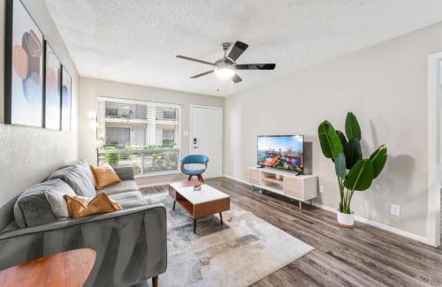 Dawson Apartment | SoCo Chic Apartment Suites Close to Downtown