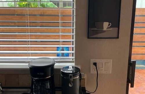 East Congress Condo | SOCO Condo in Quiet East Congress Neighborhood