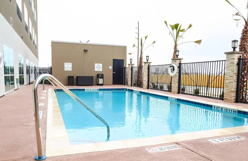 Aldine House | Soft Mattress, Fluffy Pillows & Coffee Awaits