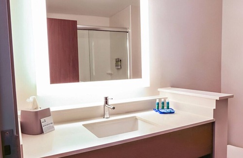 Aldine House | Soft Mattress, Fluffy Pillows & Coffee Awaits