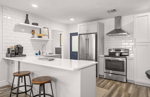 Courier City - Oscawana House | SoHo Oasis - Stunning Home In Heart of SoHo