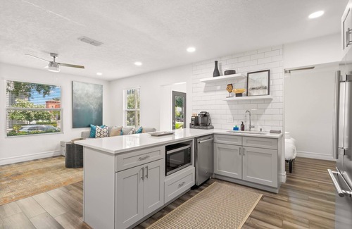 Courier City - Oscawana House | SoHo Oasis - Stunning Home In Heart of SoHo