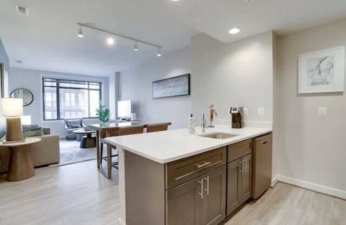 Court House Apartment | Sojourn | Courtland Towers | 1 BR w/Bocci Ball Court