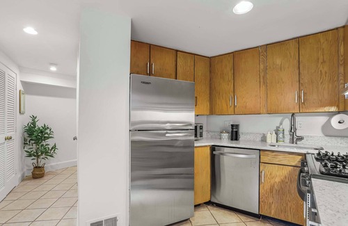 Dupont Circle Apartment | Sojourn Top-tier Walk Score by Chic Local Eateries