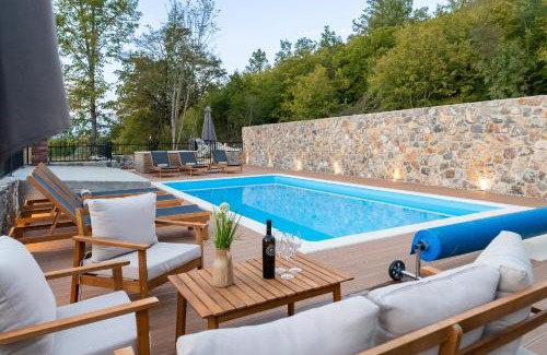 Municipality of Gracac Villa | SOKOL - Falcon's nest villa