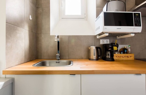 Alfama Apartment | SOL II- Cozy Balcony in Historic Alfama/Air conditioning