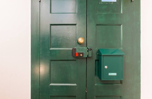 Alfama Apartment | SOL II- Cozy Balcony in Historic Alfama/Air conditioning