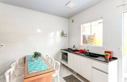 Meia Praia House | Solar Analuz, Casa de Férias na Cidade de Navegantes 300m da Praia