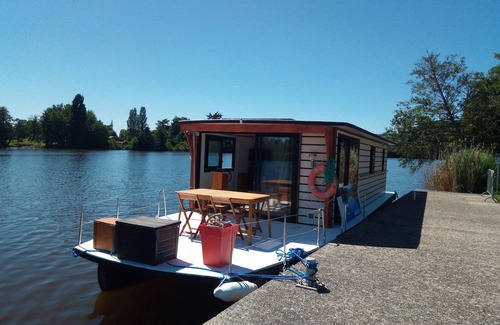 Casseneuil Boat Rental | SOLAR BOAT ON THE GARONNE CANAL departing from CASTELSARRASIN.