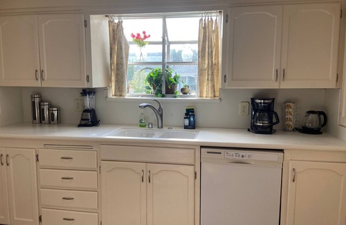 Willow Glen House | Solar Heated Pool, Staycation Lovely 3bed/2ba Home