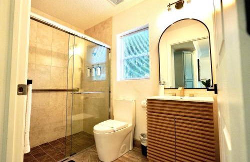 Crescent Beach House | SōLE #2-Launch Views-2 min to BEACH-Relaxing 2 BR