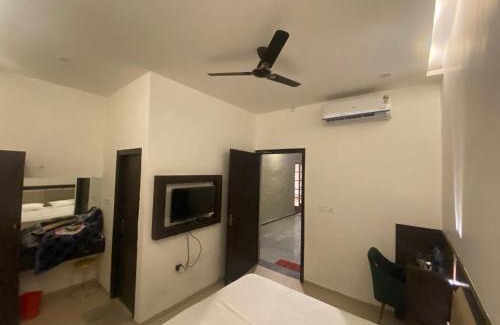 Lucknow House | Solitaire Gardens Near Airport