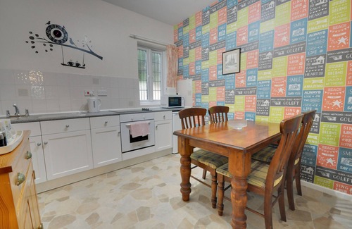 Bournemouth City Centre Apartment | Somerville Coach House 2 - a studio that sleeps 2 guests in 1 bedroom