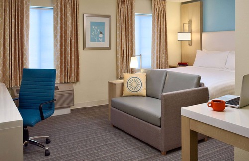 Auburn Hills Hotel | Sonesta ES Suites Auburn Hills Detroit