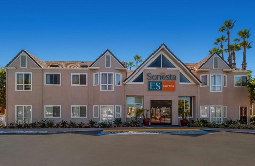 Downtown Village Hotel | Sonesta ES Suites Huntington Beach Fountain Valley