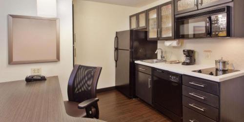 Ashley Oaks Hotel | Sonesta Simply Suites Knoxville