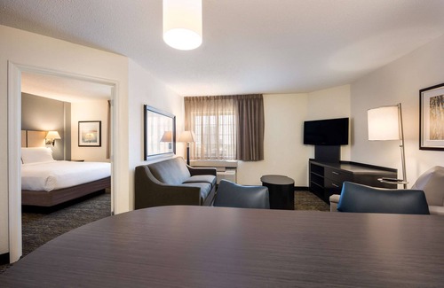Libertyville Hotel | Sonesta Simply Suites Chicago Libertyville