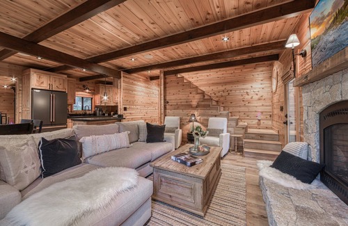 Tahoma House | Songbird Cabin at Chambers by Tahoe Getaways - Pet-Friendly 2 BR w/HOA Access