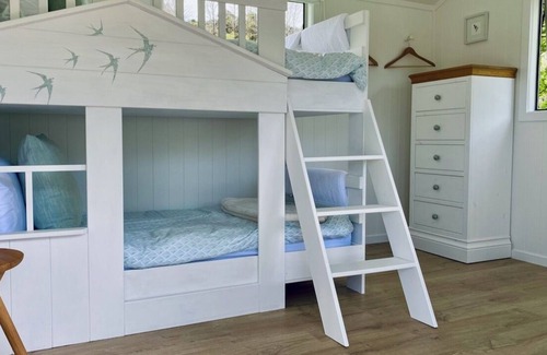 Leigh Cottage | Songbird Cottage, a luxury dog friendly hideaway - sleeps 5