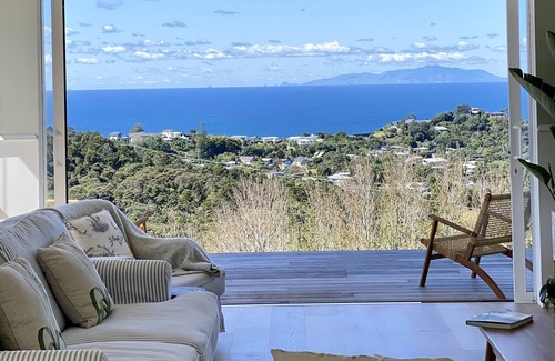 Leigh Villa | Songbird Villa - stunning views, spa and outdoor bath