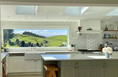 Leigh Villa | Songbird Villa - stunning views, spa and outdoor bath