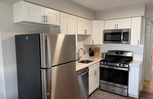 Des Plaines Apartment | Soothing 2-bedroom apartment with AC in Des Plaines