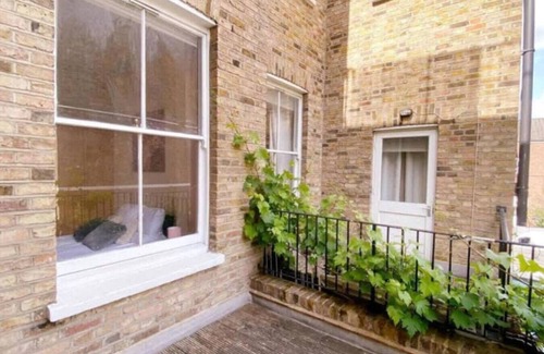 Chelsea Riverside Apartment | Soothing apartment with AC in beautiful London