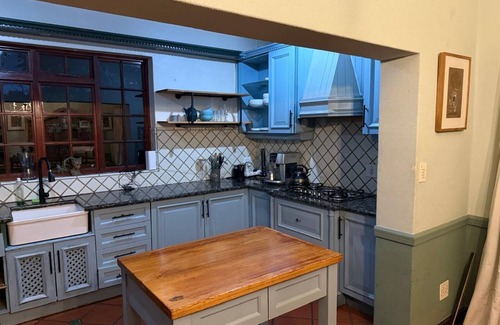 Greater Johannesburg Metropolitan Area Apartment | Soothing apartment with WiFi in vibrant Johannesburg
