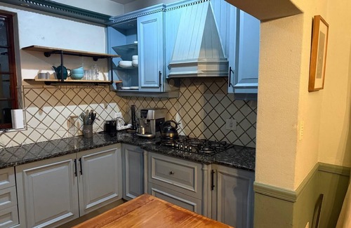 Greater Johannesburg Metropolitan Area Apartment | Soothing apartment with WiFi in vibrant Johannesburg