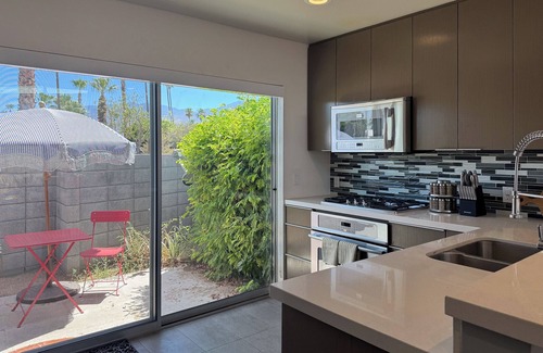 Palm Springs Condo | Sophia Palms - 2br mid-century modern condo