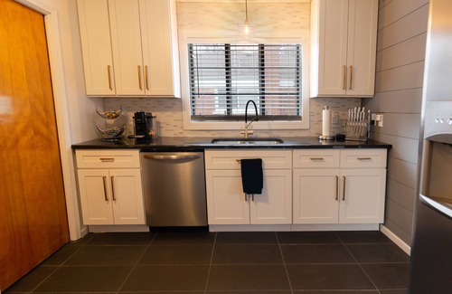 Detroit House | Sophisticated and Center of Metro-Detroit