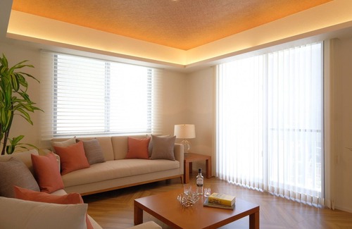 Matsuyama Apartment | Sophisticated natural interior that shines in brig / Naha Okinawa