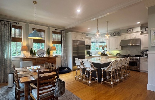 Athens House | Sophisticated Stay in heart of Five Points-Walk to the action, Relax in luxury.