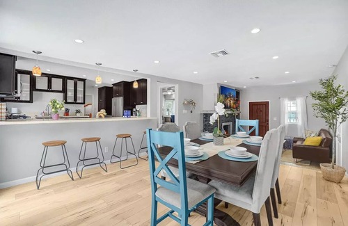 Fullerton House | Sophisticated Stylish Near Disneyland!