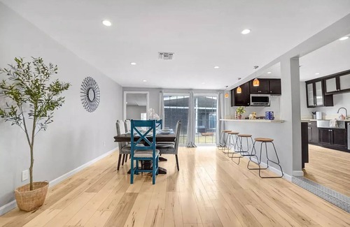 Fullerton House | Sophisticated Stylish Near Disneyland!