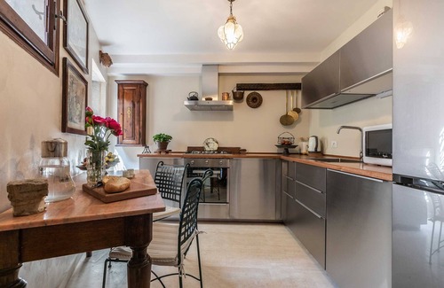 Dorsoduro Ski Chalet | Sophisticated Venetian House with Private Courtyard