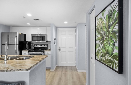 Palm Beach - West Palm Beach Condo | Sophisticated Waterfront Condo near all the sun & fun!
