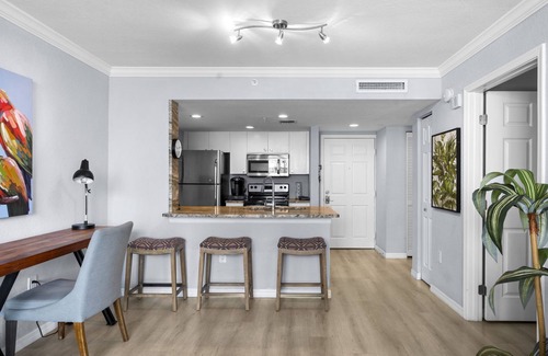 Palm Beach - West Palm Beach Condo | Sophisticated Waterfront Condo near all the sun & fun!