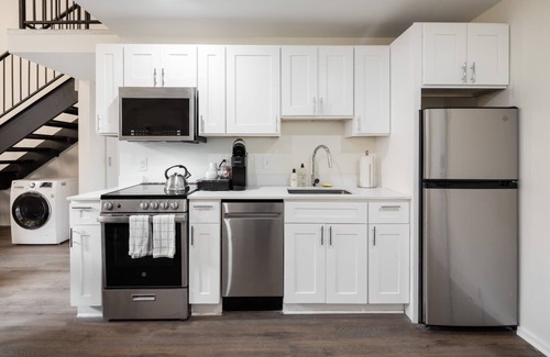 Center City East Apartment | Sosuite | 2BR Loft w Shared W/D, Gym, Lounge