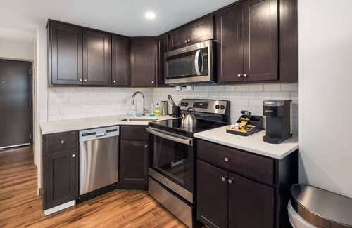 West Philadelphia Apartment | Sosuite | Studio Loft w W/D, Gym, Lounge