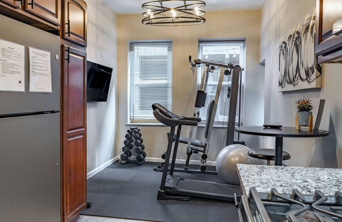 Soulard Apartment | Soulard King 1BR - Personal Gym and Sauna Oasis