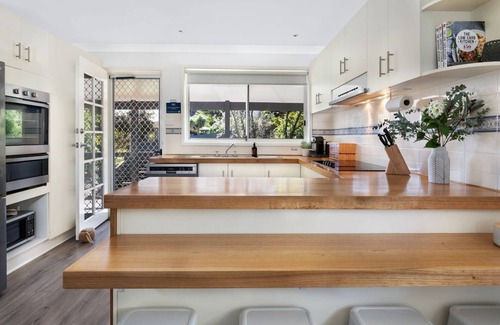Culburra Beach House | Sounds by the Sea – Inground swimming pool, fire pit, games area